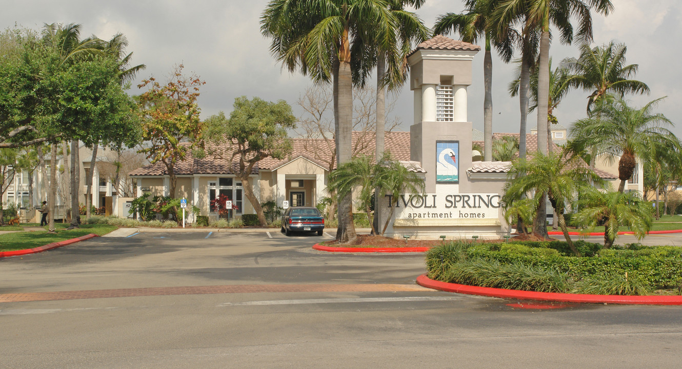 Tivoli Springs in Deerfield Beach, FL - Building Photo