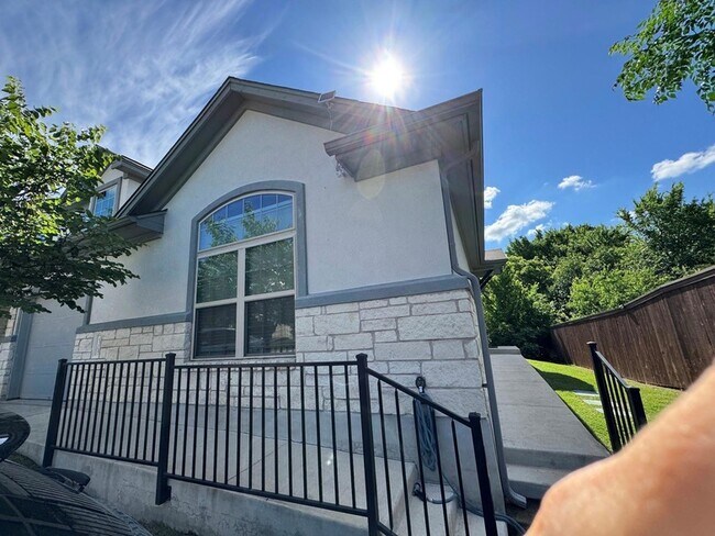 7305 Conway Dr, Unit 503 in Austin, TX - Building Photo - Building Photo