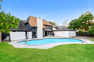 11818 Oakcroft Dr in Houston, TX - Foto de edificio - Building Photo