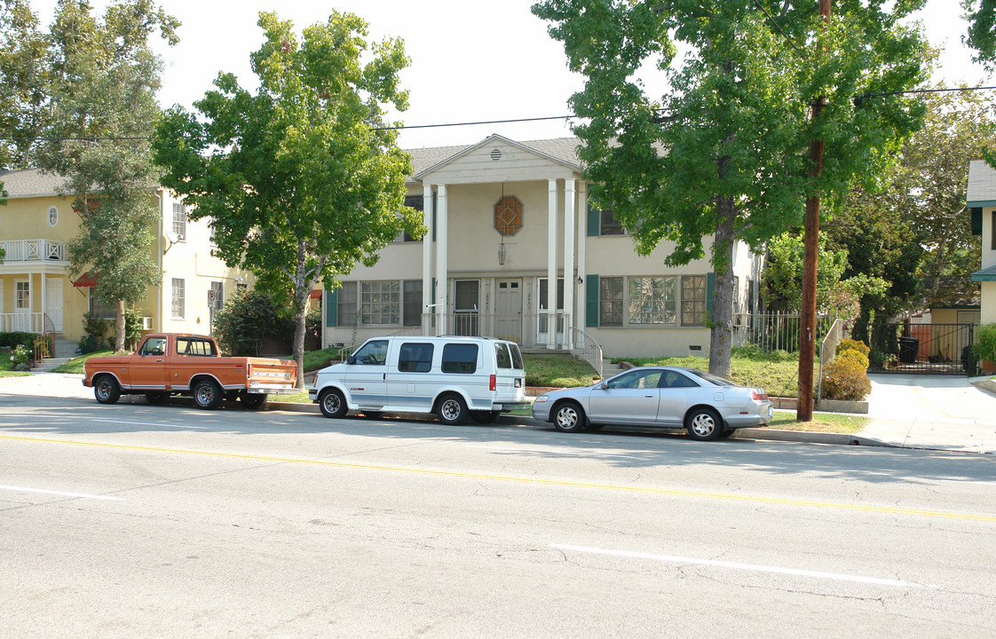 204 S Chevy Chase Dr in Glendale, CA - Foto de edificio
