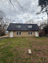 810 Schmitt Rd in Rossville, GA - Building Photo