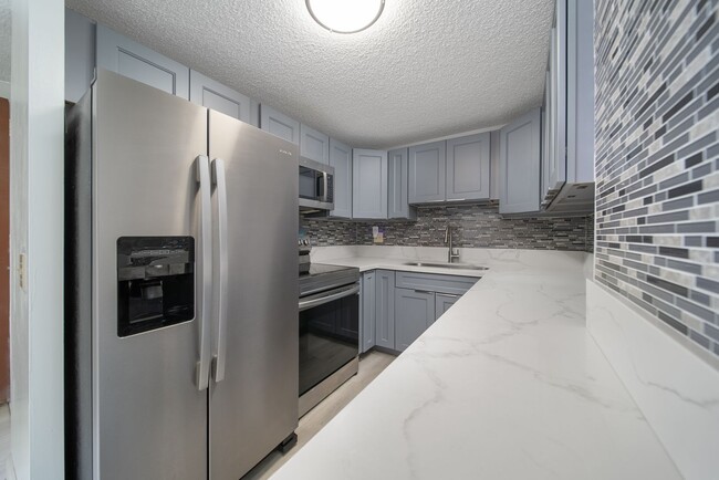 502 Captain Cook Ave in Honolulu, HI - Building Photo - Building Photo