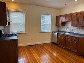 163 Belmont St, Unit Room in Belmont, MA - Building Photo - Building Photo