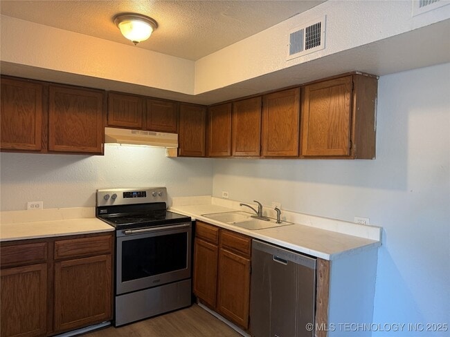 6639 S Victor Ave, Unit G101 in Tulsa, OK - Building Photo - Building Photo