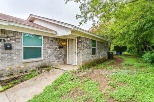 718 S Perkins St in Fort Worth, TX - Building Photo