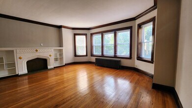 1925 W Belle Plaine Ave in Chicago, IL - Building Photo - Building Photo