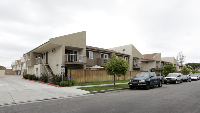 Park Larson Condominiums in Garden Grove, CA - Foto de edificio - Building Photo