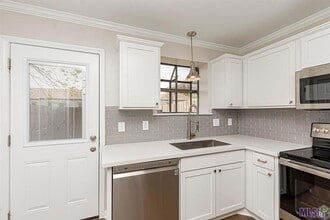 9506 Jefferson Hwy in Baton Rouge, LA - Building Photo - Building Photo