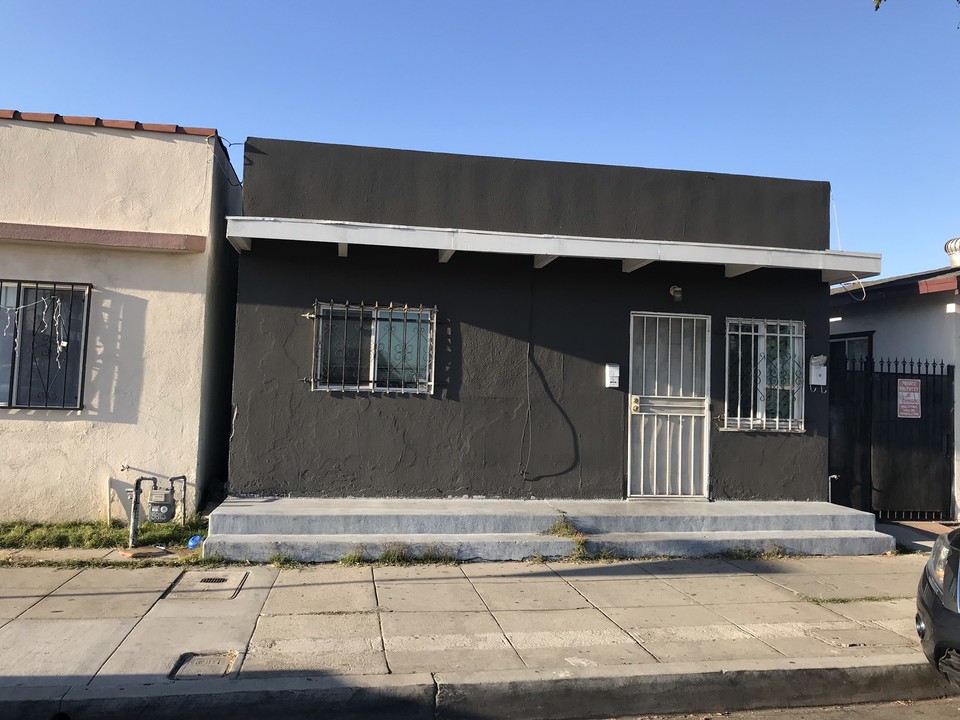 5817 E Olympic Blvd in East Los Angeles, CA - Building Photo