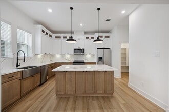 1631 Beall St in Houston, TX - Building Photo - Building Photo