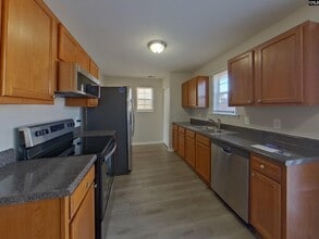 204 Fox Grove Cir in Columbia, SC - Building Photo - Building Photo