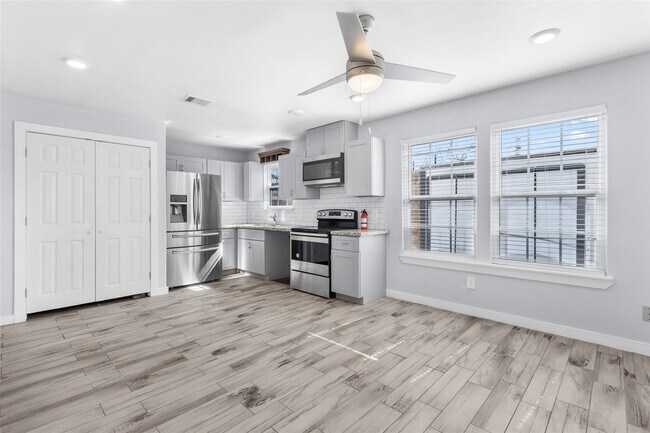 6809 Glass St in Houston, TX - Foto de edificio - Building Photo