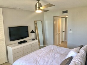 11116 Gulf Shore Dr in Naples, FL - Building Photo - Building Photo