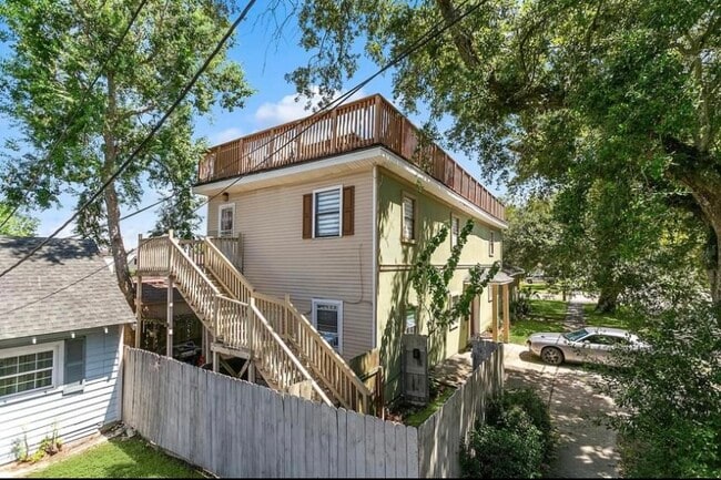 2135 Mirabeau Ave, Unit HUGE 1BDR ALL UTILITIES