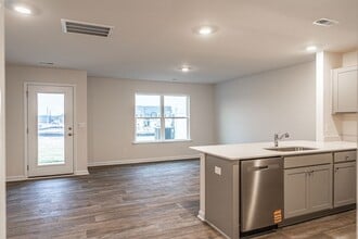 207 1st St in Aberdeen, NC - Foto de edificio - Building Photo