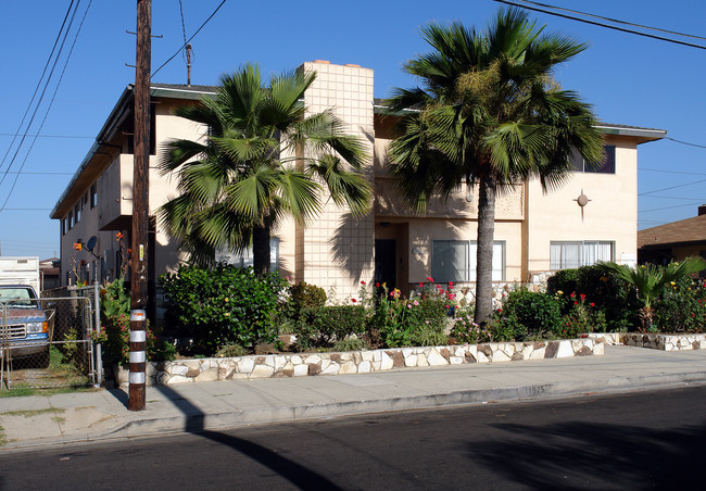 11975 Truro Ave in Hawthorne, CA - Foto de edificio - Building Photo