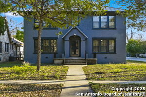 438 W Kings Hwy in San Antonio, TX - Building Photo