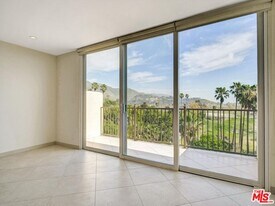 23901 Civic Center Way in Malibu, CA - Building Photo