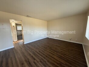 2328 W Oakland Ave in Hemet, CA - Building Photo - Building Photo