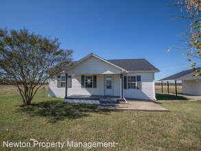 8606 Old Railroad Bed Rd in Toney, AL - Building Photo - Building Photo