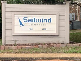 1200 Shoreline Dr in Gulf Breeze, FL - Building Photo