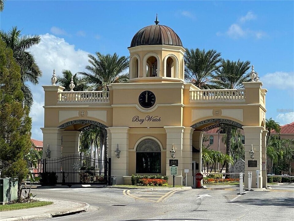 2715 Via Capri in Clearwater, FL - Building Photo