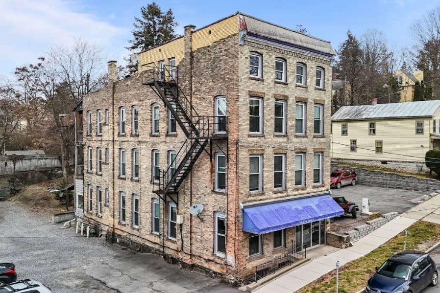 318 E Seneca - Downtown Ithaca in Ithaca, NY - Foto de edificio