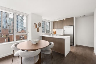 1009 Harwood St, Unit SI ID1502457P in Vancouver, BC - Building Photo - Building Photo