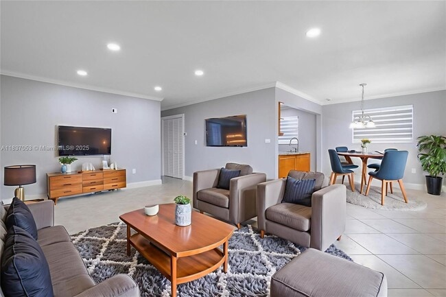 3240 SW 69th Ave in Miami, FL - Foto de edificio - Building Photo