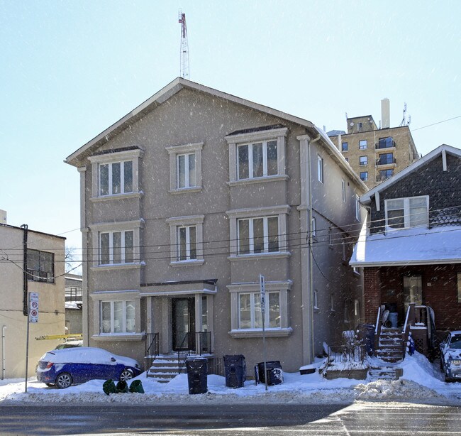 17 Lawrence Ave W in Toronto, ON - Building Photo - Primary Photo