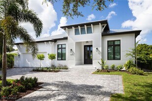 1257 11th Ct N in Naples, FL - Building Photo