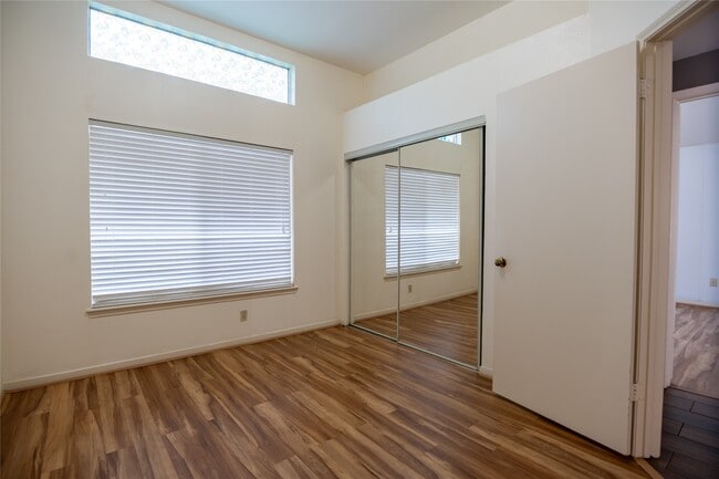 property at 46 N Rushwing Cir