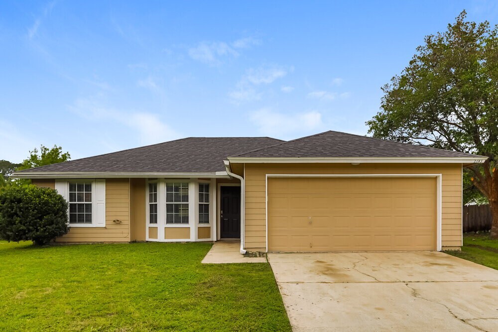 2643 Pinewood Blvd E in Middleburg, FL - Building Photo