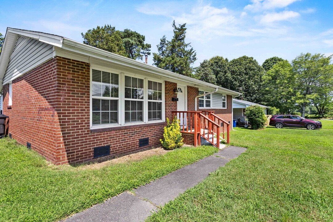 533 Hemingway St in Winston-Salem, NC - Building Photo