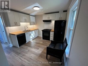 324 Andrew St in Newmarket, ON - Building Photo - Building Photo