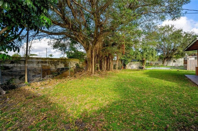 1171 NE 161st Ter in North Miami Beach, FL - Foto de edificio - Building Photo