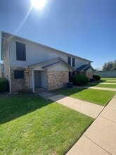 111 Vista Way in Benbrook, TX - Building Photo - Building Photo