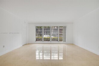 50 Park Dr in Bal Harbour, FL - Foto de edificio - Building Photo