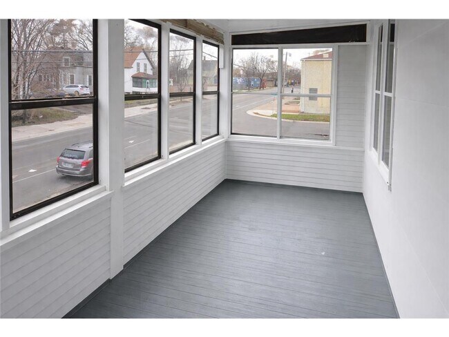 283 Front Ave in St. Paul, MN - Foto de edificio - Building Photo