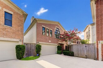 9707 Riddlewood Ln in Houston, TX - Foto de edificio - Building Photo