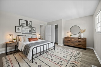 Cardinal Village Apartments in Jacksonville, NC - Foto de edificio - Building Photo