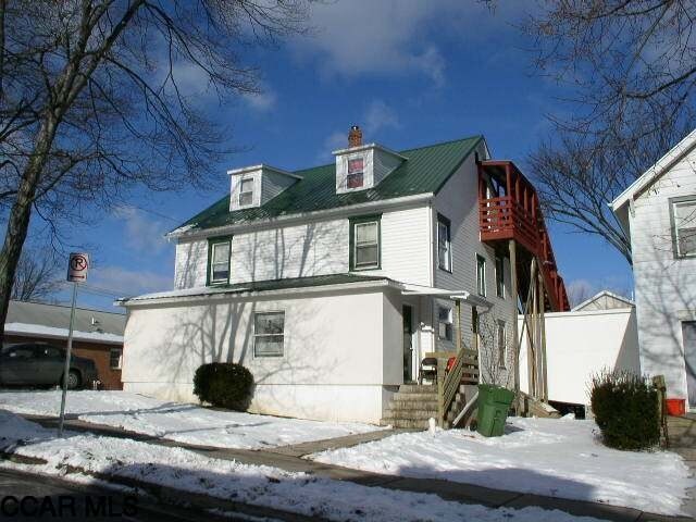 139 N Gill St in State College, PA - Foto de edificio