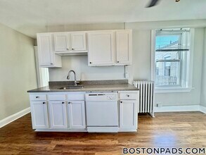 224 Hanover St in Boston, MA - Building Photo - Building Photo