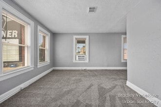 511 Bridge St NW in Grand Rapids, MI - Foto de edificio - Building Photo