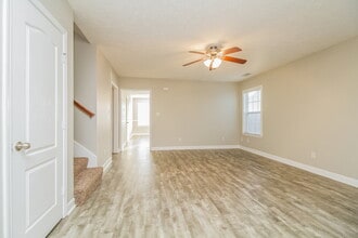 1625 Beaconcrest Cir in Murfreesboro, TN - Foto de edificio - Building Photo