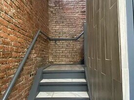 213 Stuyvesant Ave in Brooklyn, NY - Building Photo