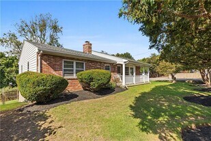 3421 Pawtucket Ave in East Providence, RI - Building Photo