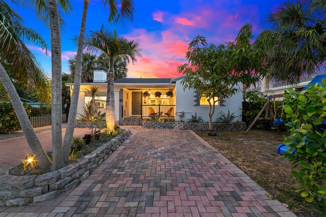 425 32nd St in West Palm Beach, FL - Building Photo - Building Photo