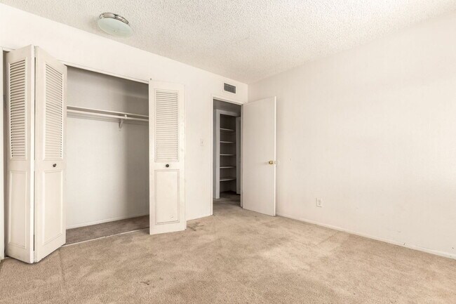 5742 N 43rd Dr in Glendale, AZ - Building Photo - Building Photo