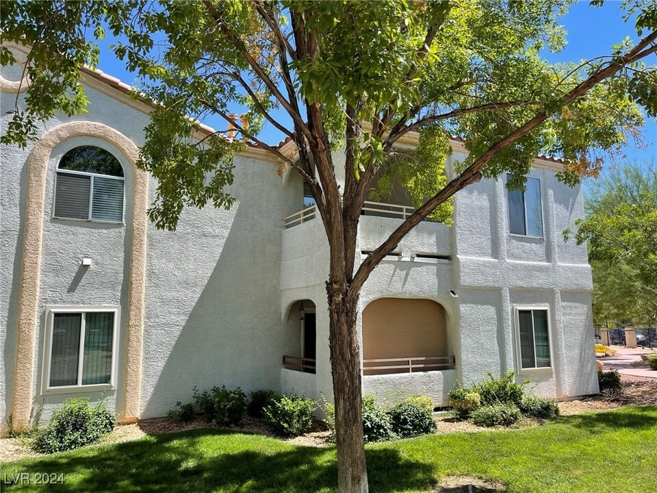 8452 Boseck Dr in Las Vegas, NV - Building Photo